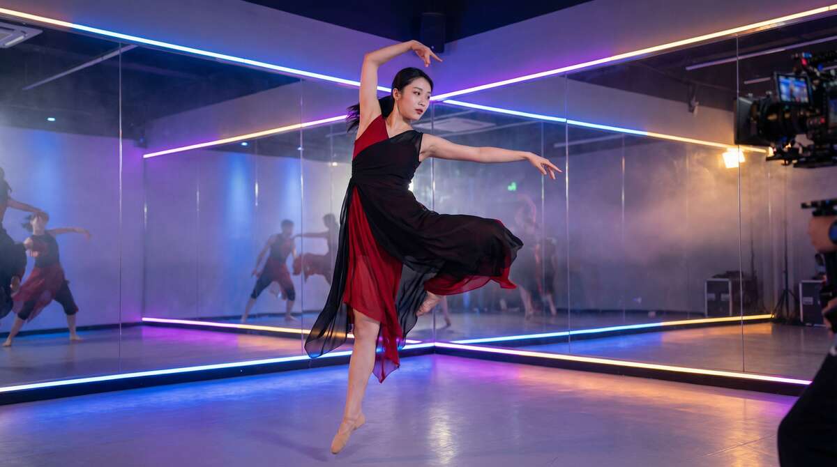 国产自拍舞蹈视频表演